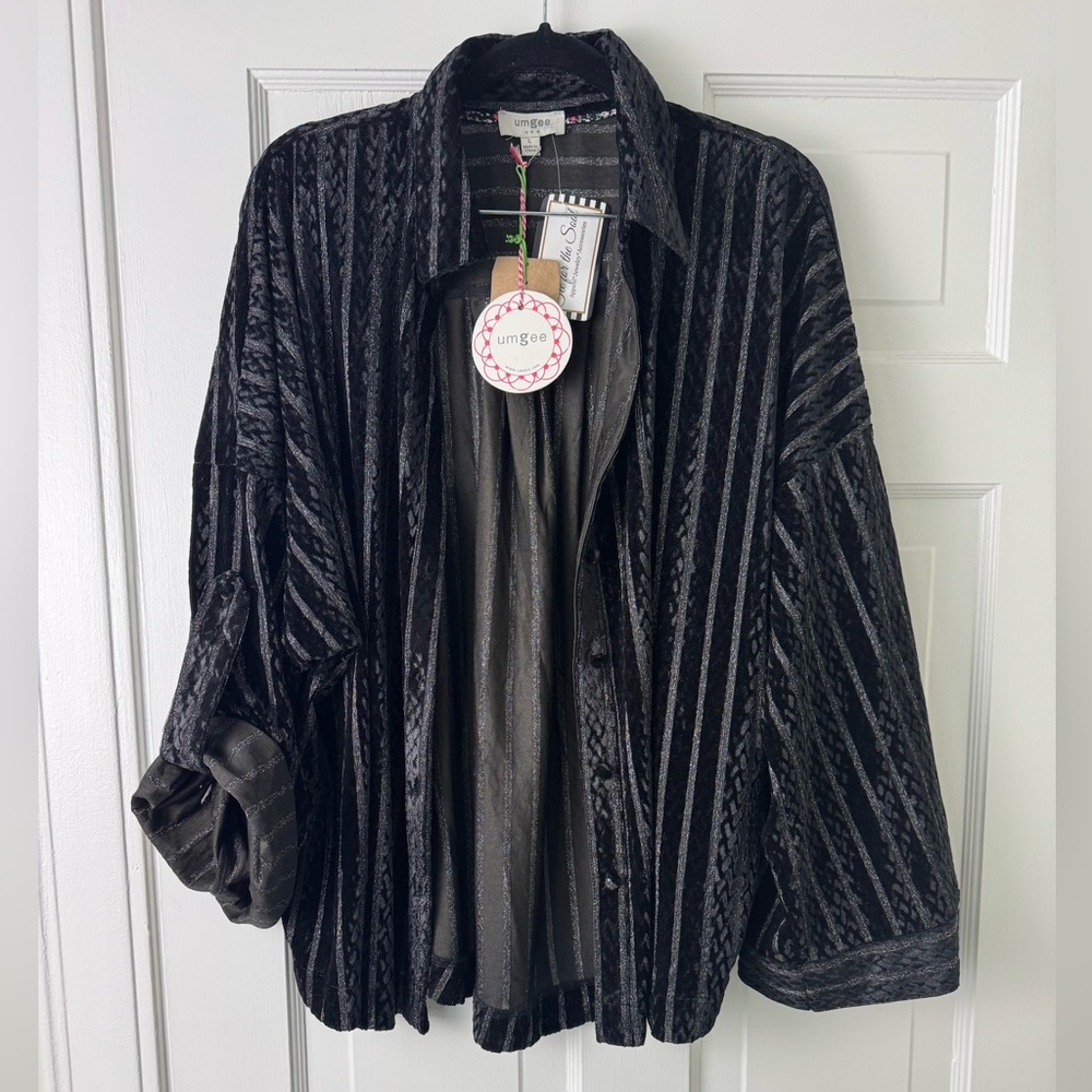 Umgee Black velvet striped top